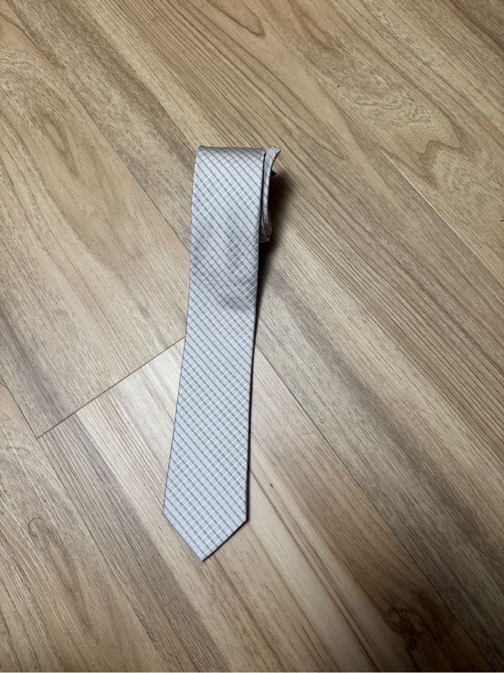 Calvin Klein Men’s Silk Blend Tie Cream Gray